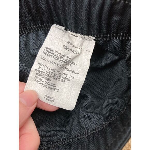 Under Armour loose fitting shorts - Picture 4 of 4